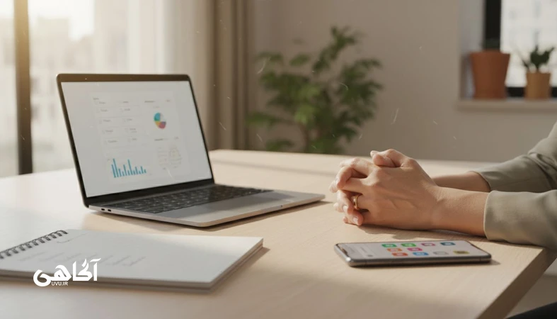 تصویر مفهومی از نشانه‌های تصمیم‌گیری در حالت فشار مزمن در محیط کار، با تاکید بر درنگ قبل از واکنش؛ مجله آگاهی